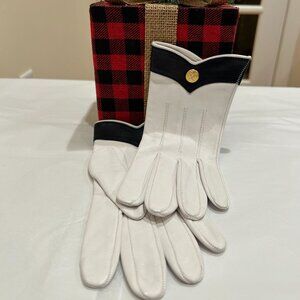 Capretto Women's White Anytime Gloves Size 7 NEVER WORN CONDTION!